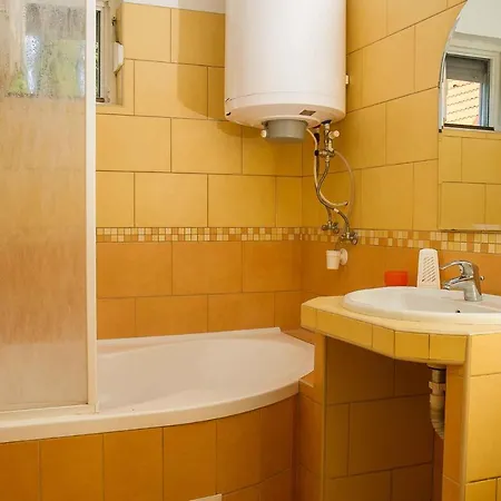 In 40863 * Balatonmáriafürdő