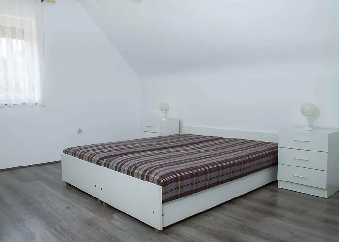 In 40863 Balatonmariafurdo